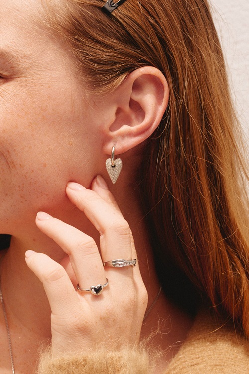 Edblad Amore sparkle hoops örhängen dam – bild 2