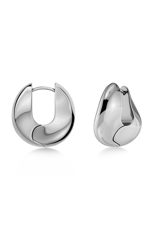 Edblad Azura Hoops – skulpturala örhängen i silver