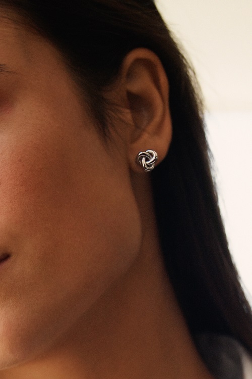 Edblad Infinity knot studs örhängen dam – bild 2