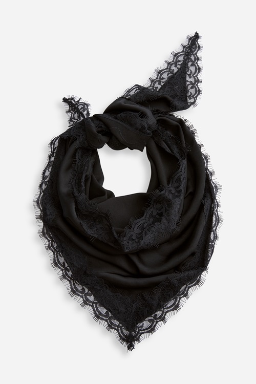 Nelli Scarf