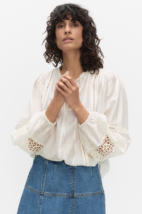 Natalia blus med spetsdetaljer – Dobber