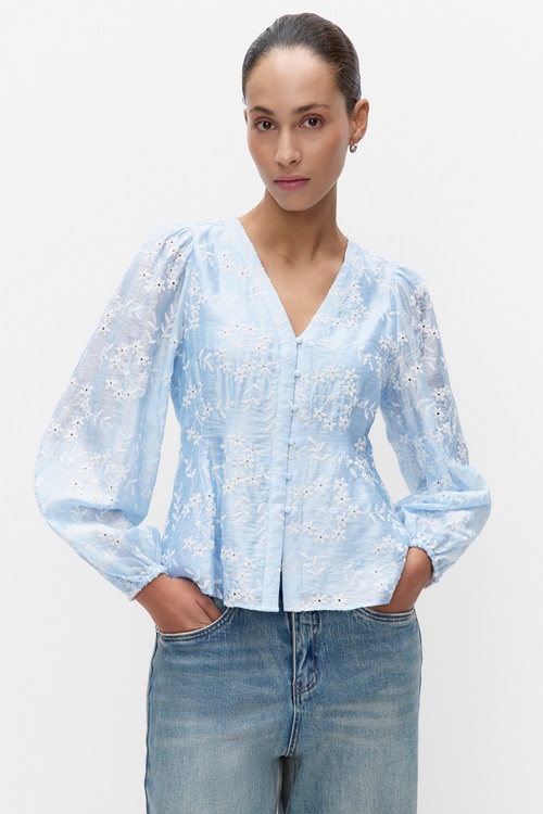 Dobber Rosie blus med broderat blommönster