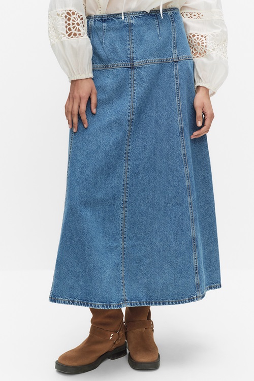 Dobber Minnesota utsvängd denimkjol i midilängd